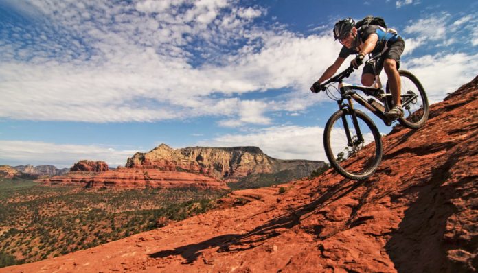 body-on-sports-mountain-bike_h