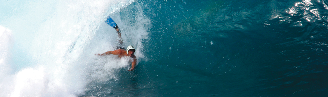 Surfe de peito, o esporte que faz do corpo uma prancha