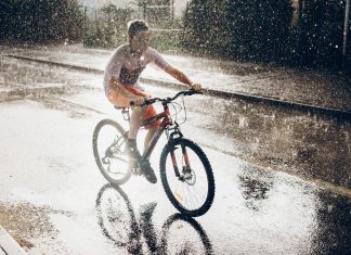 pedalar na chuva