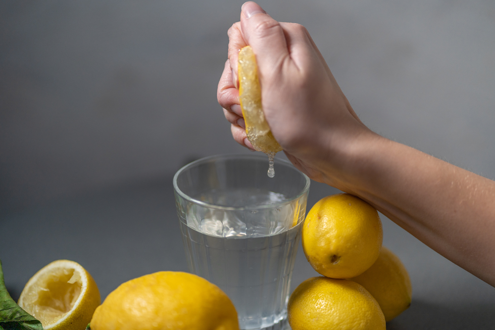 8 coisas que você precisa saber sobre água com limão - Go Outside