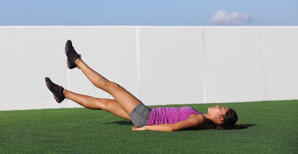 5 exercícios com elevação de pernas para o abdômen - Go Outside