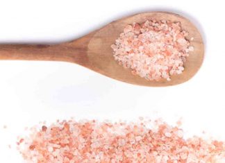 Banho de sal grosso: como preparar, benefícios e cuidados. Foto: Shutterstock