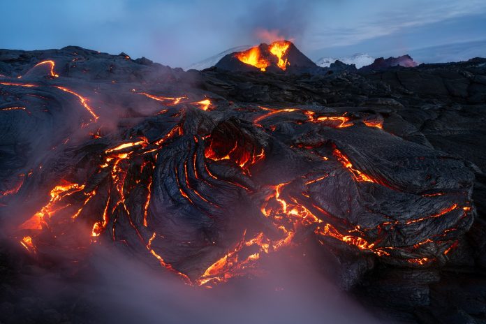 Novo vulcão entra em atividade na Islândia