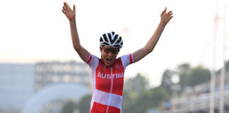 Austríaca Anna Kiesenhofer surpreende e é ouro no ciclismo de estrada