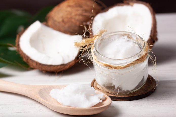 4 benefícios do óleo de coco para a saúde e a estética