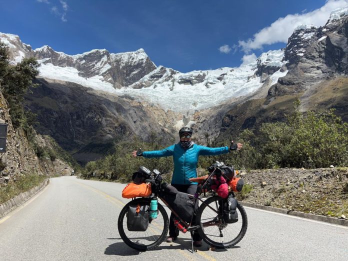 Brasileira que pretende fazer a rota do Alasca à Patagônia tem