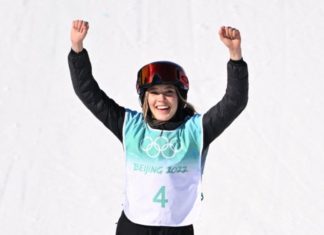 Jogos de Inverno: esquiadora e modelo, chinesa conquista medalha de ouro aos 18 anos