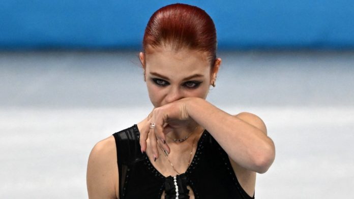 Russa tem ataque de fúria com prata e questionamentos sobre doping de Valieva