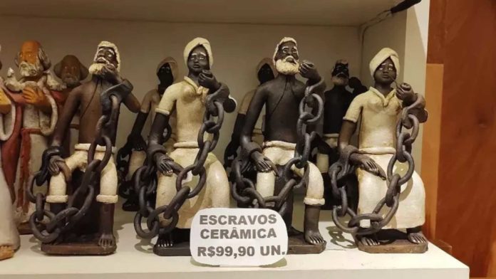 Loja em aeroporto é alvo de críticas por vender peças de negros escravizados