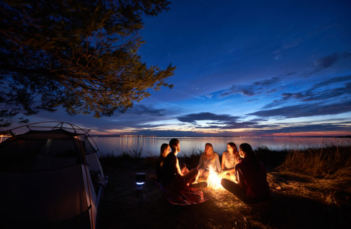 Como fazer uma fogueira de acampamento | Go Outside