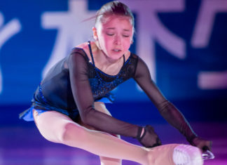 Após doping, Kamila Valieva vai à final da patinação em 1º lugar e se emociona | Go Outside