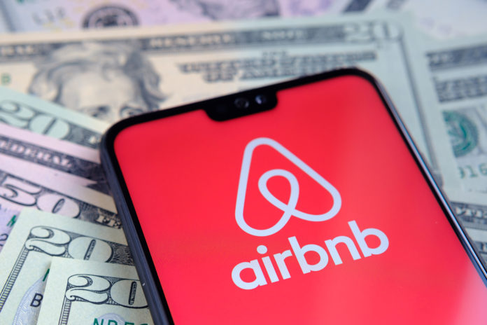 Airbnb aposta em viagens no meio do ano para impulsionar crescimento de receita