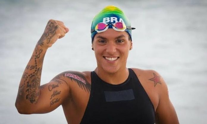 Ana Marcela Cunha é bicampeã dos 5 km em águas abertas no Mundial de Esportes Aquáticos