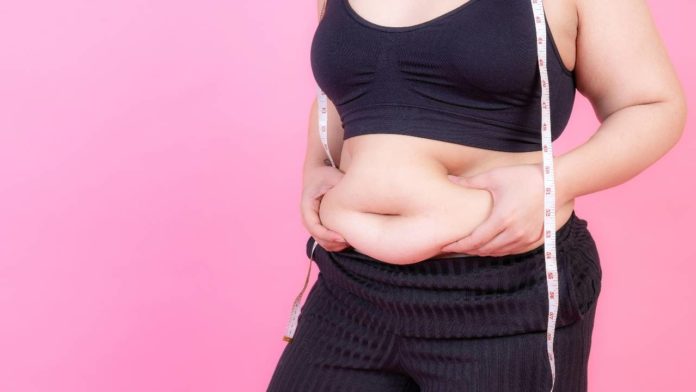 Conheça um hábito chocante que pode favorecer a gordura abdominal