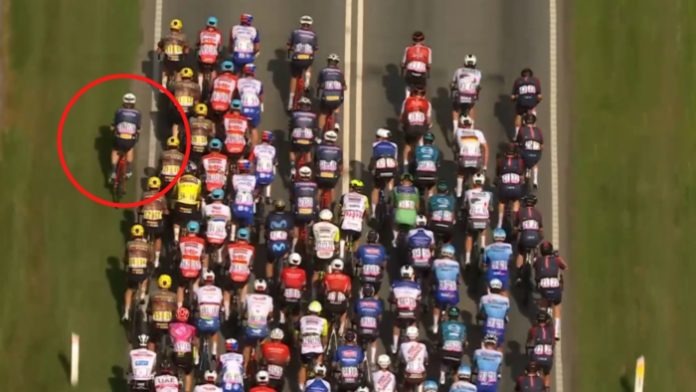 Tour de France: Ciclista americano leva punição por pedalar fora da pista - Go Outside