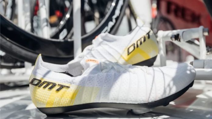 Pogačar leiloa sapatilhas de diamantes usadas na etapa final do Tour de France - Go Outside