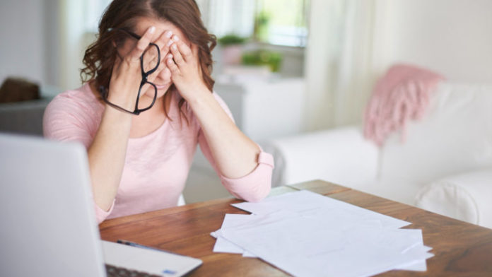 busy-businesswoman-working-home-office-768x432 Desconhecida, doença do pensamento acelerado causa irritação e insônia