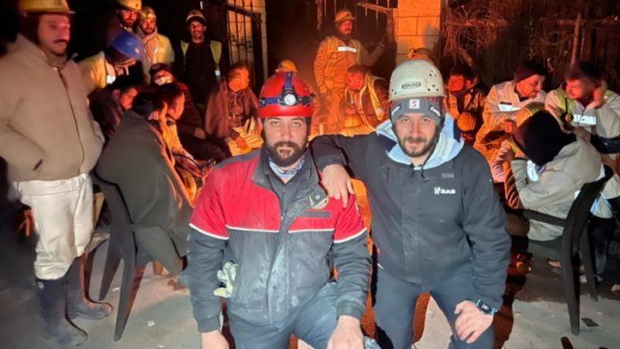 Os guias de montanha turcos que ajudaram a resgatar vítimas do terremoto Os guias de montanha turcos que ajudaram a resgatar vítimas do terremoto - Go Outside
