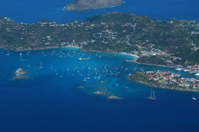Turista morre praticando mergulho no Caribe em férias com a família