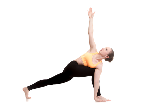8 posturas de yoga para complementar treinos HIIT - Go Outside