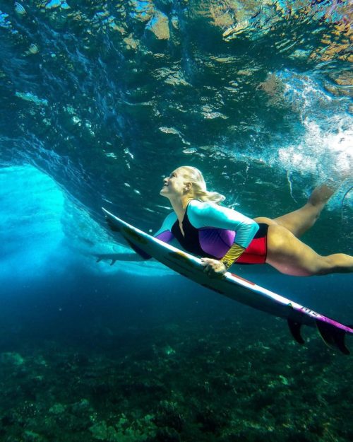 Surfista Tatiana Weston-Webb indica lugares incríveis pelo mundo para conhecer