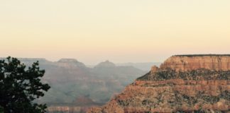 Homem morre tentando fazer trilha do Grand Canyon em calor extremo