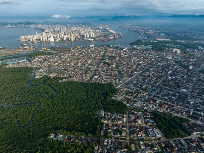 shutterstock_2274921939 Primeiro túnel imerso da América Latina ligará Santos a Guarujá